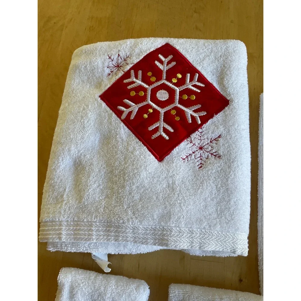 Holiday Snowflake 4 Piece Cotton Towel Set White Red Gold Christmas Decor
